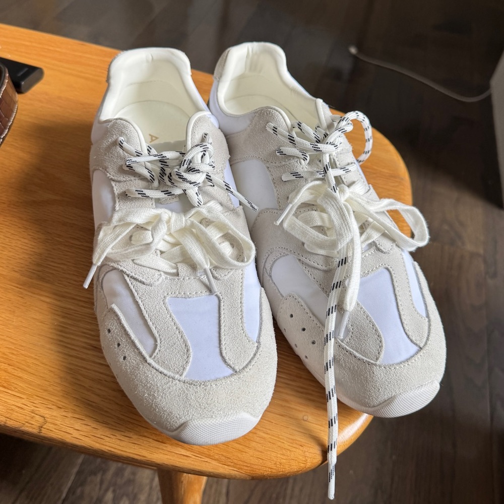 Aldo Sneakers with two laces
